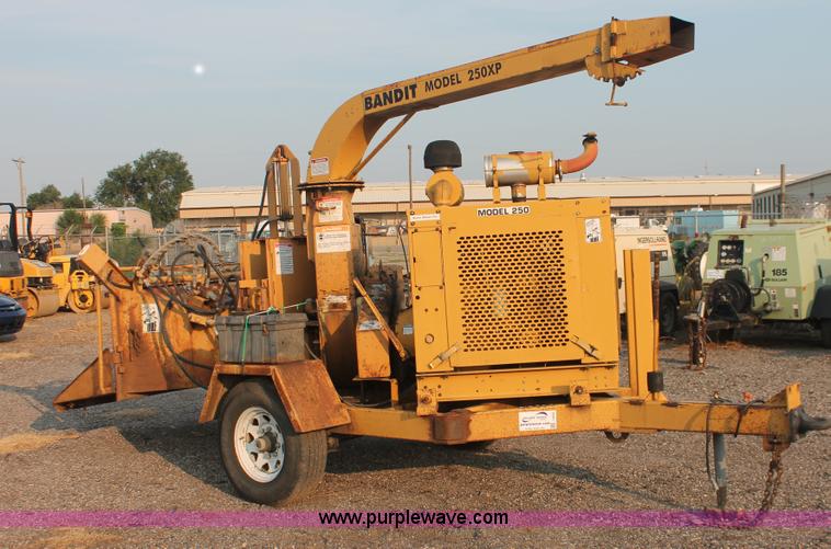 image for item I8203 Bandit 250XP mobile chipper/shredder