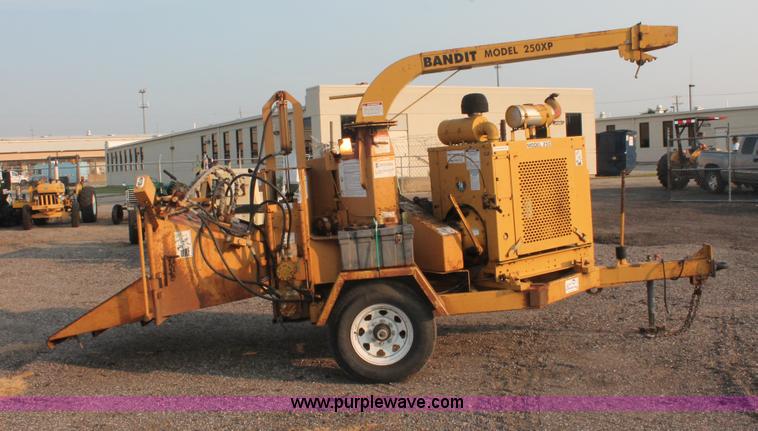 image for item I8203 Bandit 250XP mobile chipper/shredder