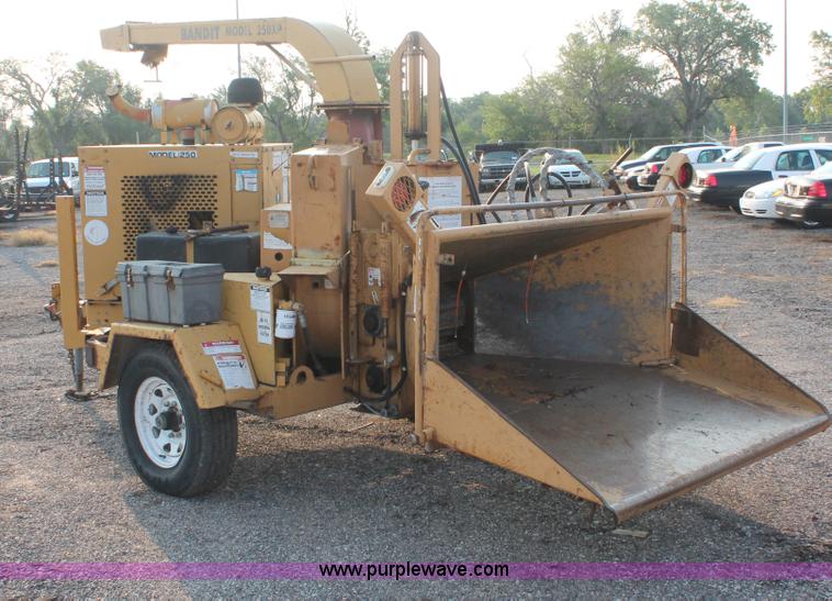 image for item I8203 Bandit 250XP mobile chipper/shredder