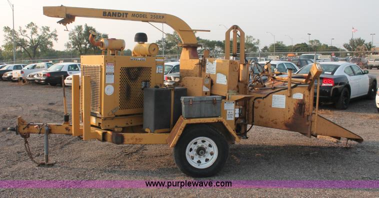 image for item I8203 Bandit 250XP mobile chipper/shredder
