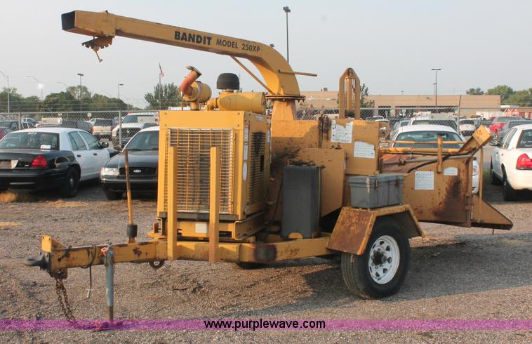 image for item I8203 Bandit 250XP mobile chipper/shredder