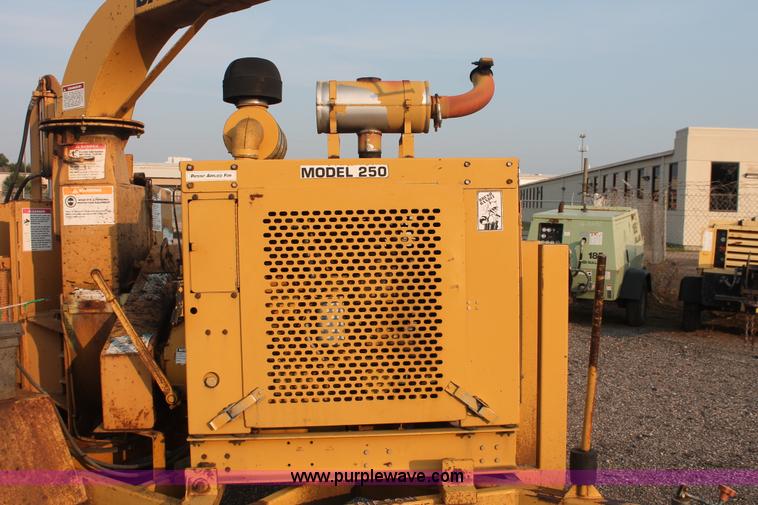 image for item I8203 Bandit 250XP mobile chipper/shredder