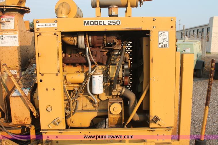 image for item I8203 Bandit 250XP mobile chipper/shredder