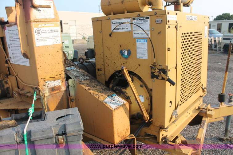 image for item I8203 Bandit 250XP mobile chipper/shredder