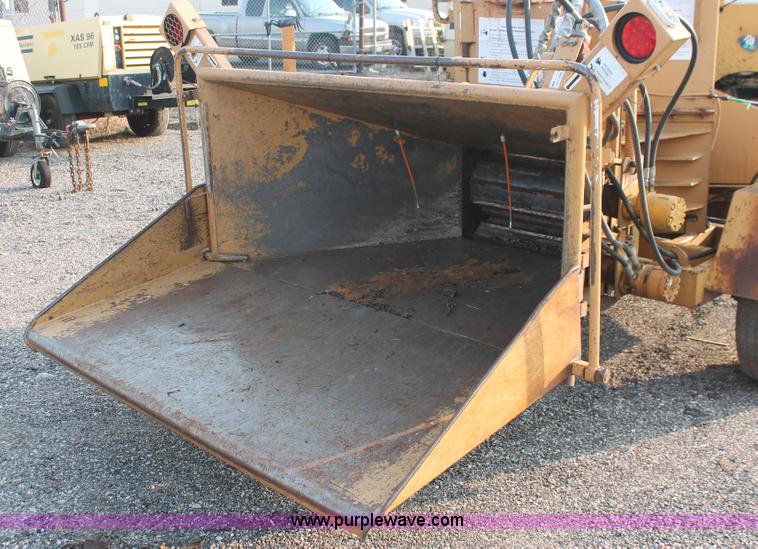 image for item I8203 Bandit 250XP mobile chipper/shredder