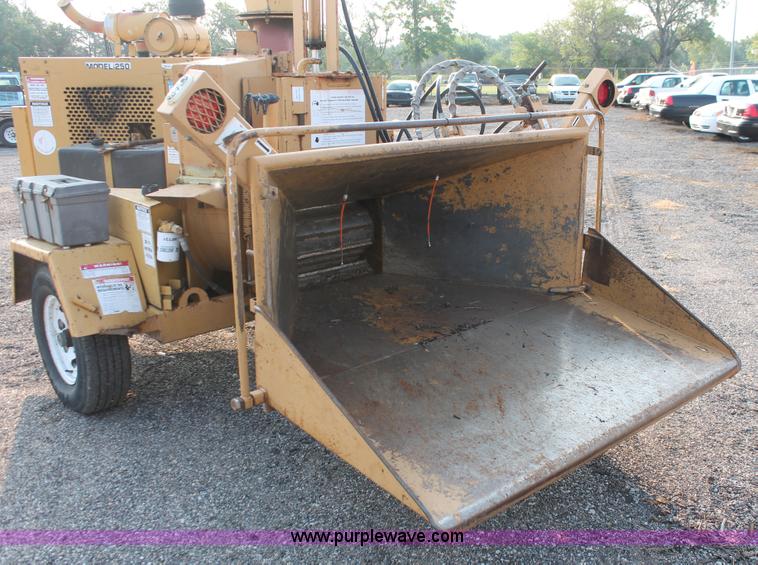 image for item I8203 Bandit 250XP mobile chipper/shredder