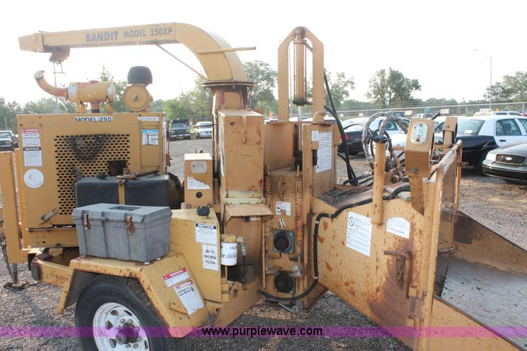 image for item I8203 Bandit 250XP mobile chipper/shredder
