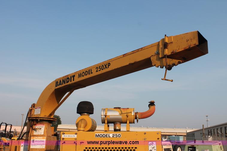 image for item I8203 Bandit 250XP mobile chipper/shredder