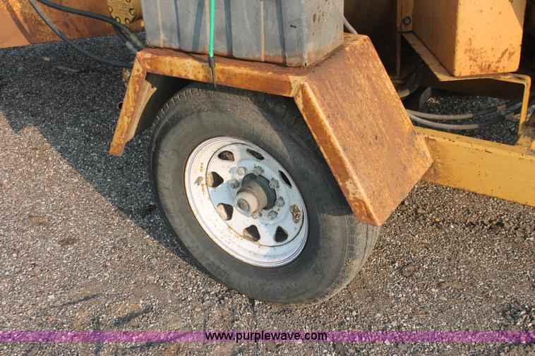 image for item I8203 Bandit 250XP mobile chipper/shredder