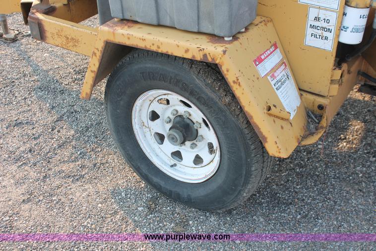 image for item I8203 Bandit 250XP mobile chipper/shredder