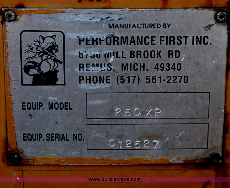 image for item I8203 Bandit 250XP mobile chipper/shredder