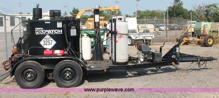 image for item I8206 2001 Crafco one ton poly patch machine