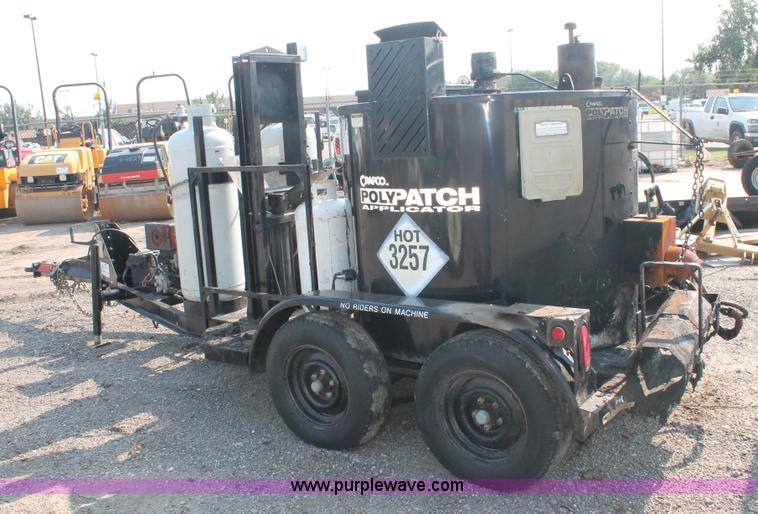 image for item I8206 2001 Crafco one ton poly patch machine