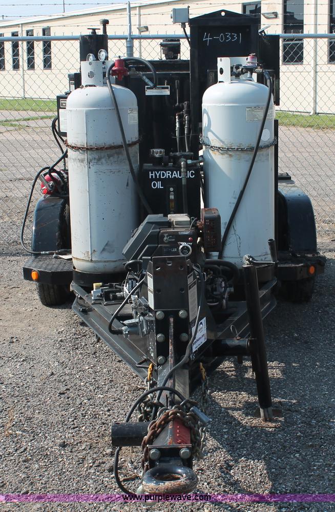 image for item I8206 2001 Crafco one ton poly patch machine