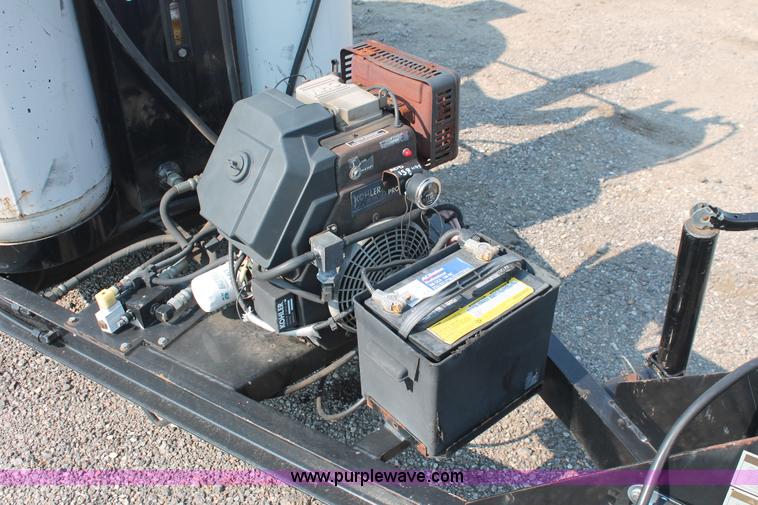 image for item I8206 2001 Crafco one ton poly patch machine