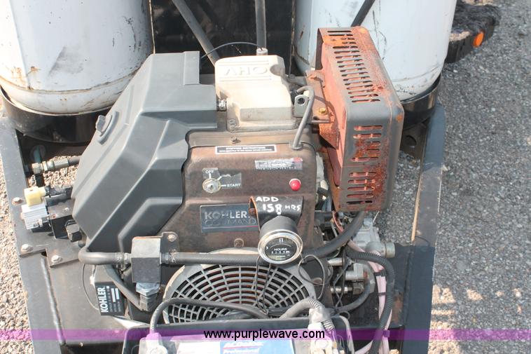 image for item I8206 2001 Crafco one ton poly patch machine