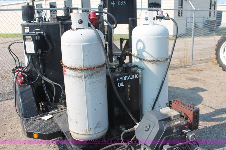 image for item I8206 2001 Crafco one ton poly patch machine