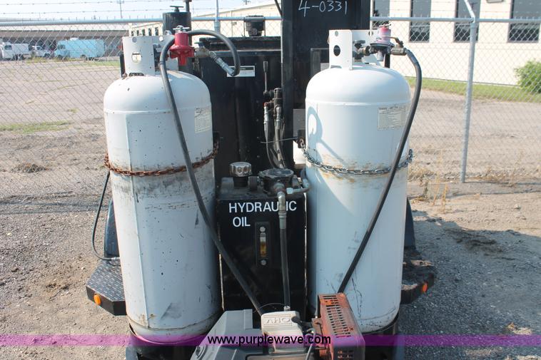 image for item I8206 2001 Crafco one ton poly patch machine