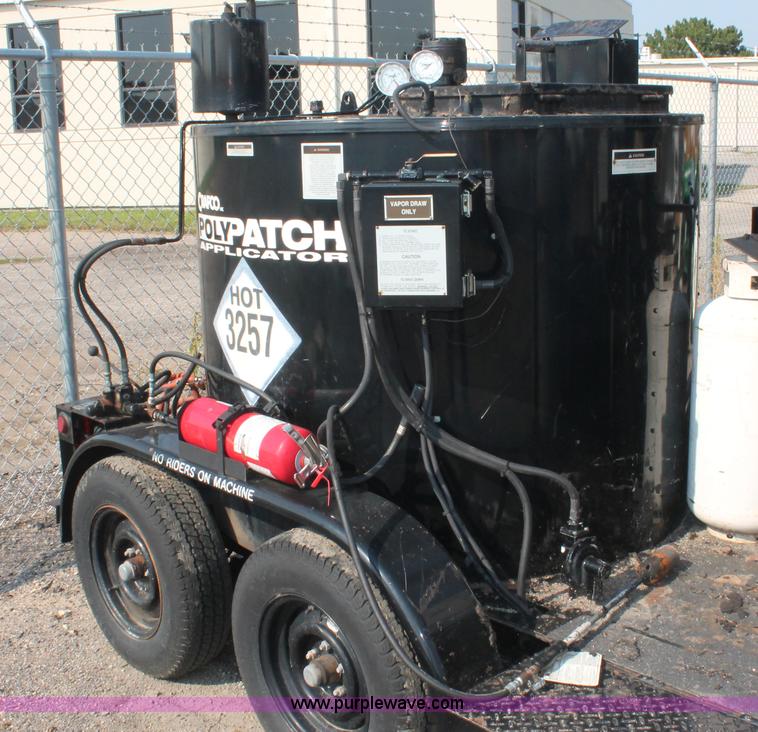 image for item I8206 2001 Crafco one ton poly patch machine