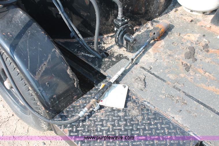 image for item I8206 2001 Crafco one ton poly patch machine