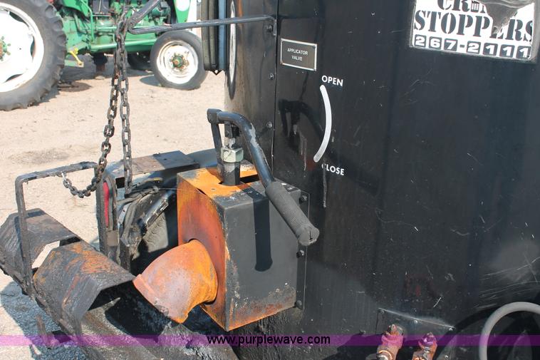 image for item I8206 2001 Crafco one ton poly patch machine