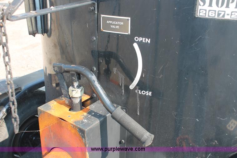 image for item I8206 2001 Crafco one ton poly patch machine