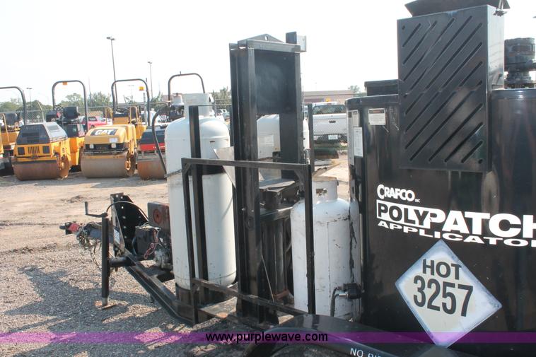 image for item I8206 2001 Crafco one ton poly patch machine