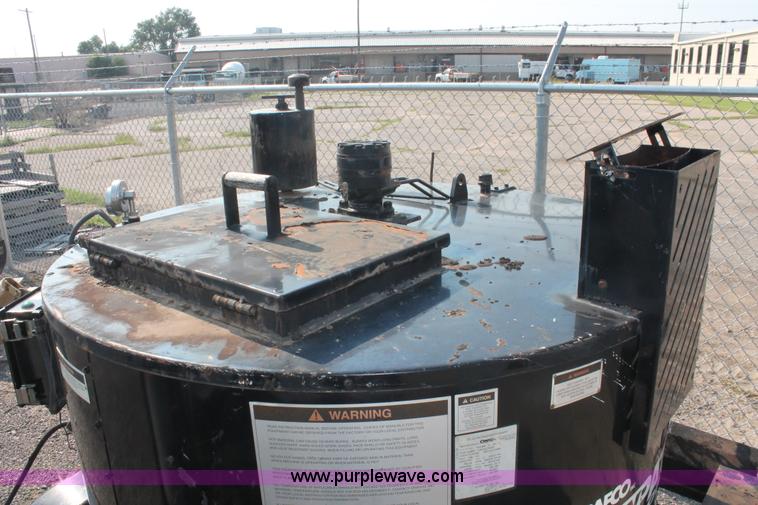 image for item I8206 2001 Crafco one ton poly patch machine