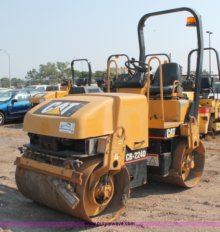 image for item I8213 2002 Caterpillar CB-224D articulated vibratory roller