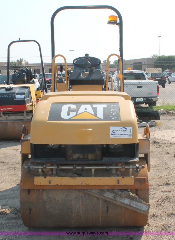 image for item I8213 2002 Caterpillar CB-224D articulated vibratory roller