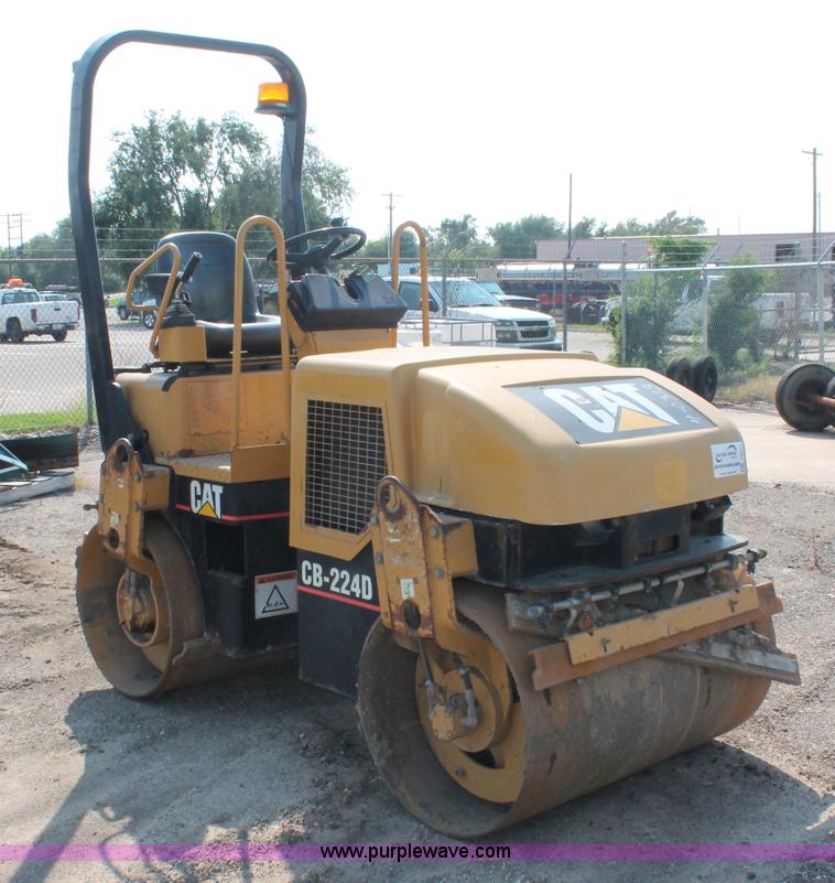 image for item I8213 2002 Caterpillar CB-224D articulated vibratory roller