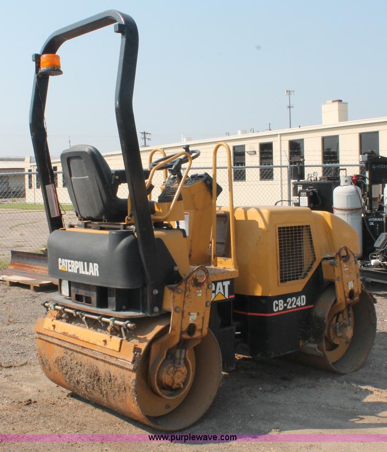 image for item I8213 2002 Caterpillar CB-224D articulated vibratory roller