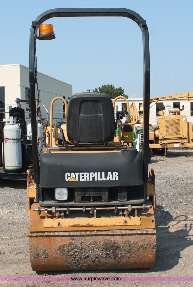 image for item I8213 2002 Caterpillar CB-224D articulated vibratory roller