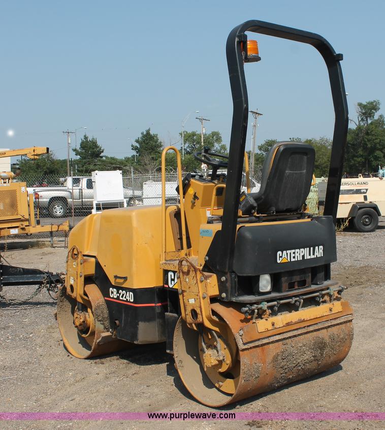 image for item I8213 2002 Caterpillar CB-224D articulated vibratory roller