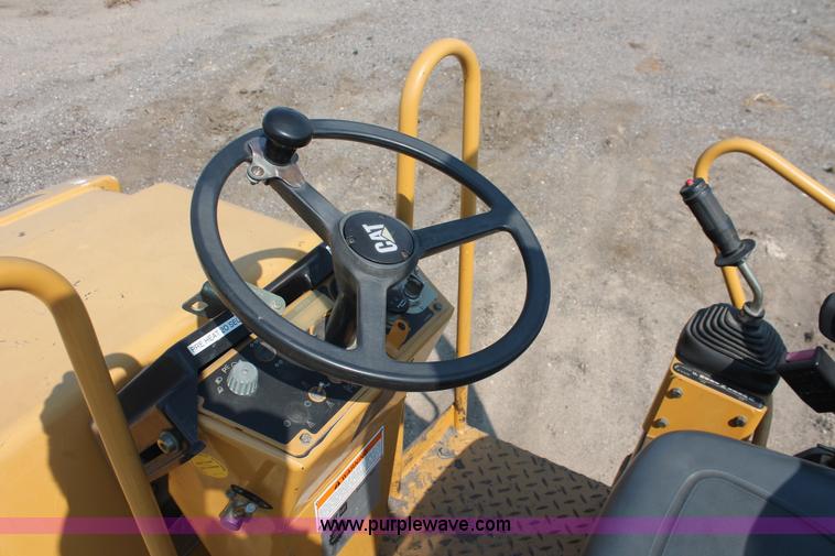 image for item I8213 2002 Caterpillar CB-224D articulated vibratory roller