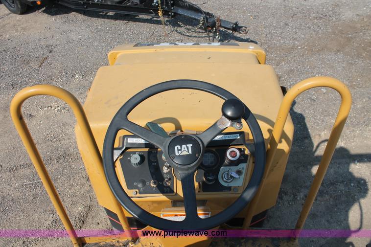 image for item I8213 2002 Caterpillar CB-224D articulated vibratory roller