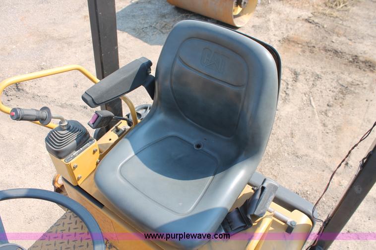 image for item I8213 2002 Caterpillar CB-224D articulated vibratory roller