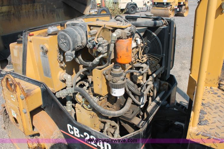 image for item I8213 2002 Caterpillar CB-224D articulated vibratory roller