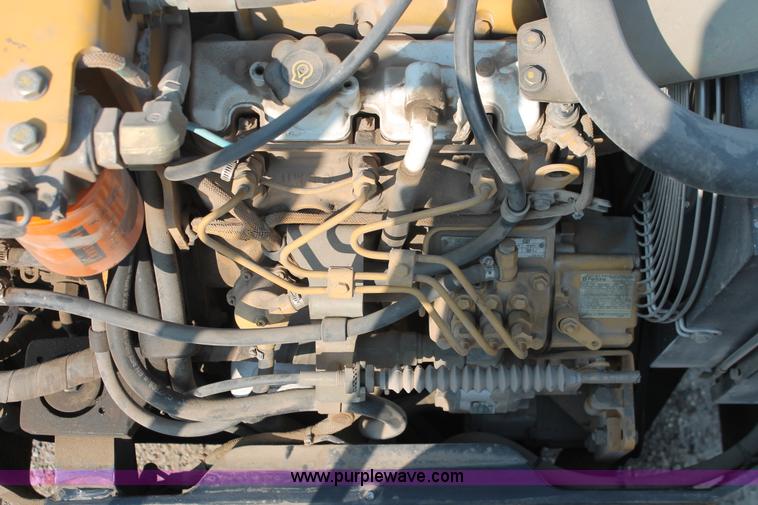 image for item I8213 2002 Caterpillar CB-224D articulated vibratory roller