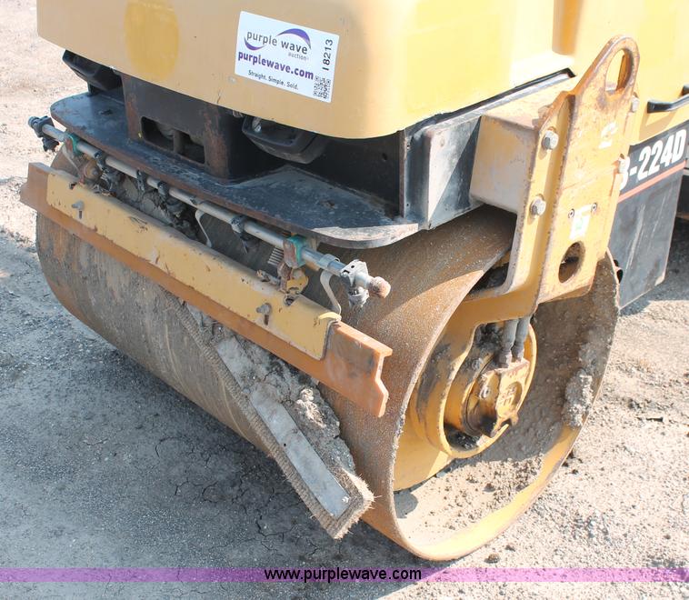 image for item I8213 2002 Caterpillar CB-224D articulated vibratory roller