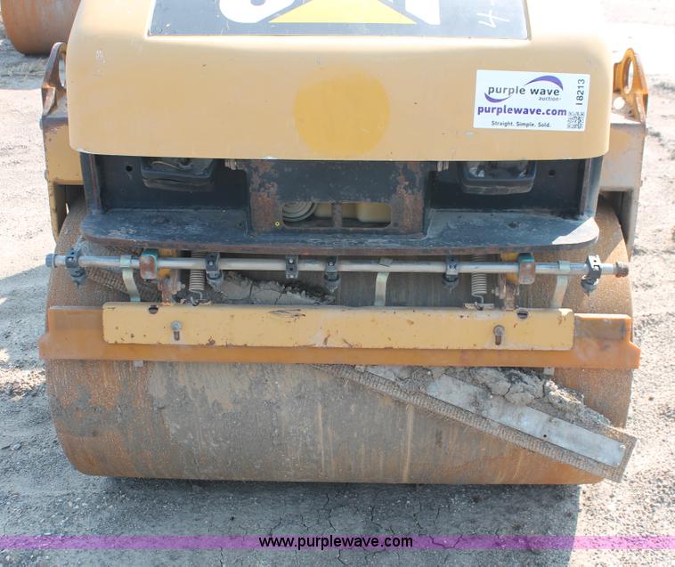image for item I8213 2002 Caterpillar CB-224D articulated vibratory roller