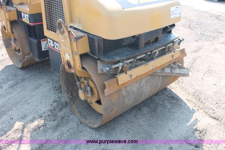 image for item I8213 2002 Caterpillar CB-224D articulated vibratory roller