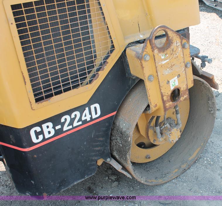 image for item I8213 2002 Caterpillar CB-224D articulated vibratory roller