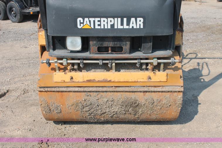 image for item I8213 2002 Caterpillar CB-224D articulated vibratory roller