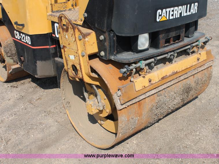 image for item I8213 2002 Caterpillar CB-224D articulated vibratory roller