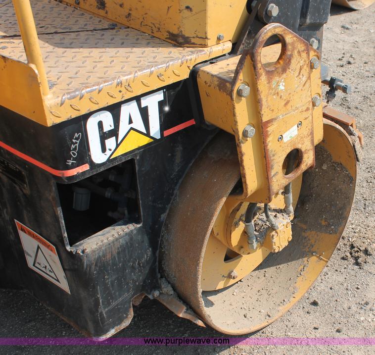 image for item I8213 2002 Caterpillar CB-224D articulated vibratory roller