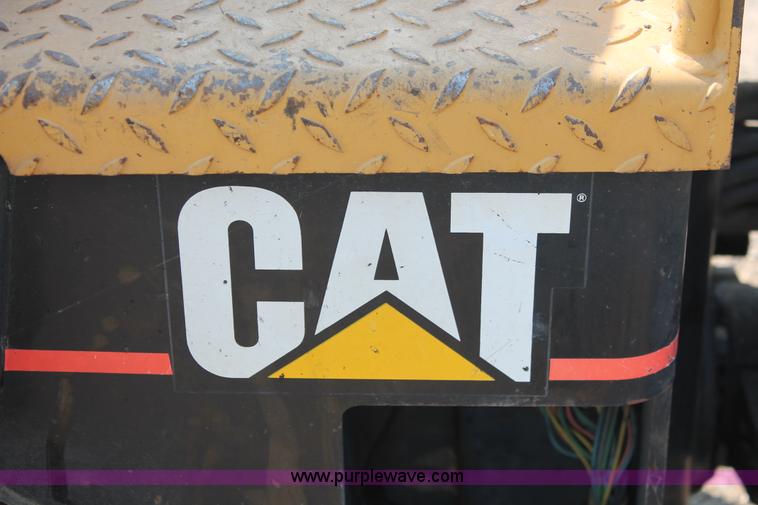 image for item I8213 2002 Caterpillar CB-224D articulated vibratory roller