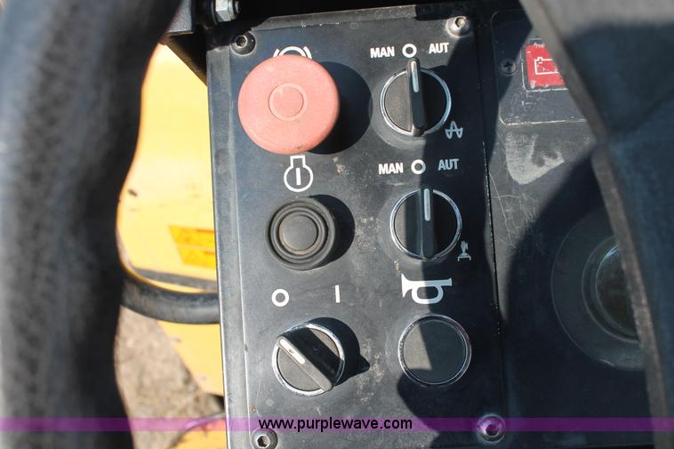 image for item I8214 2001 Dynapac CC122 Series 12 articulated vibratory roller