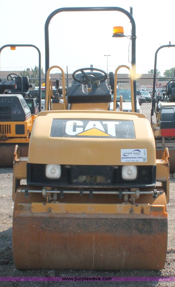 image for item I8215 2002 Caterpillar CB-224D articulated vibratory smooth drum roller