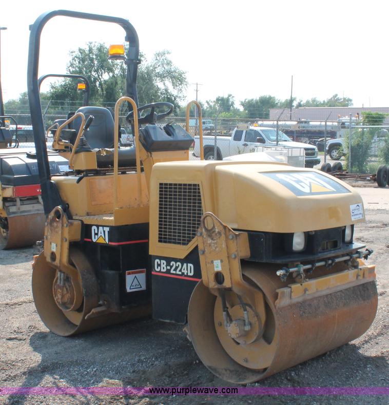 image for item I8215 2002 Caterpillar CB-224D articulated vibratory smooth drum roller